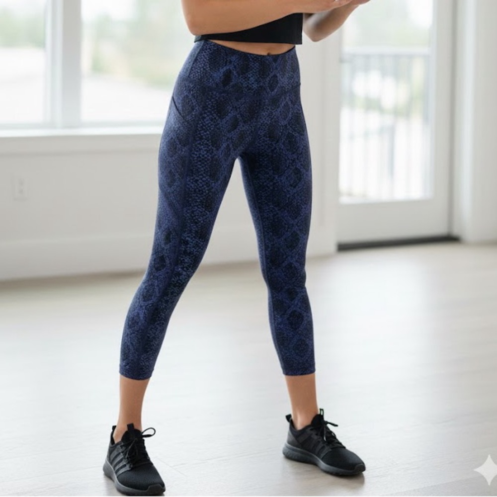 Athleta Ultimate 7/8 High Rise Blue Snake Print Tight Leggings Small